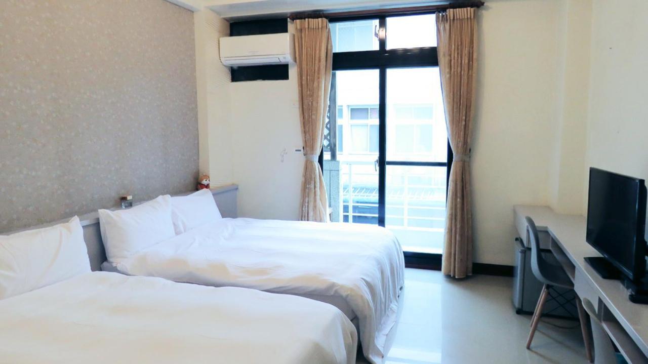 花蓮站全民宿-無人民宿自助入住-包棟可烤肉可麻將 Città di Hualien Esterno foto